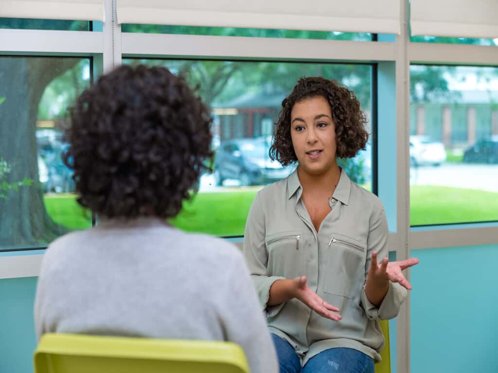 teen girl speaking to therapist 